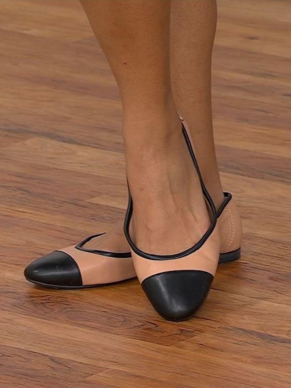 Vince Camuto Two-Tone Tan and Black Cap Toe Ballet Flats Minddy Size 8
